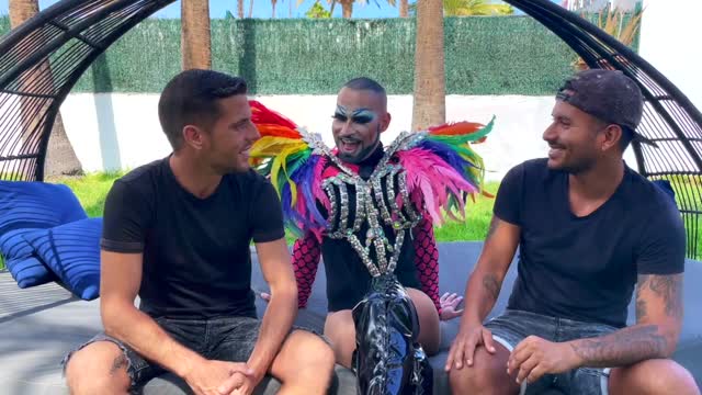 Pablo Cortés and Sebas Cortés, have a Date with Drag Queen Gio Castellano (ESP)