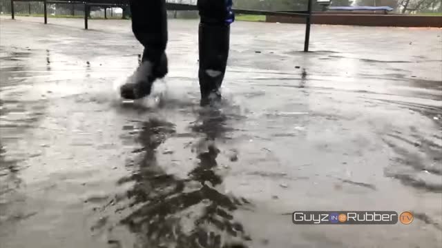 Guyzin2Rubber: Lockdown Boots Splash
